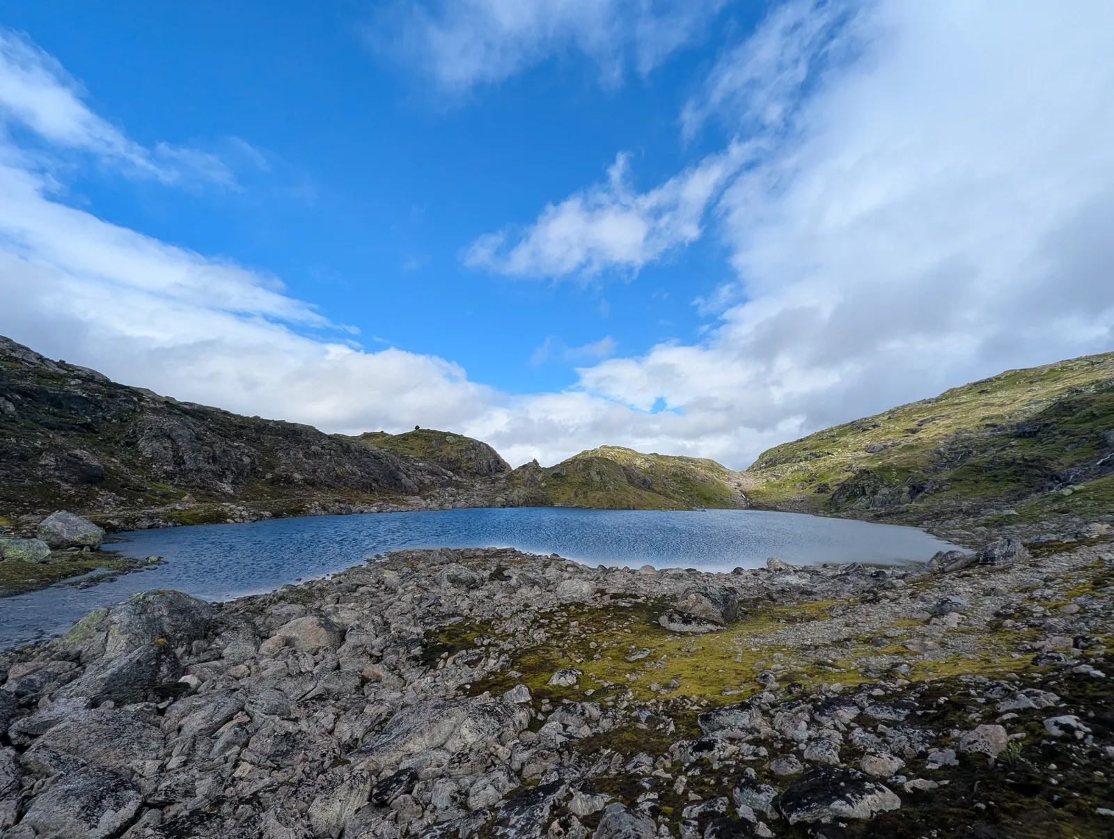 High alpine tarn at 1,006 m on Day 4 between Norddalshytten and Solrenningen.